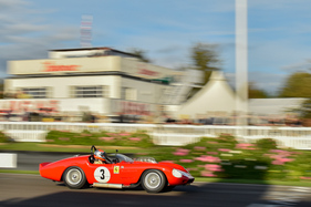 Bobby Verdon-Roe gewann im Ferrari 246S Dino die Sussex Trophy - Goodwood Revival 2015