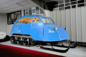 Bombardier B-7 Seven Passenger Snowmobile (1940) - als Lot 106 an der Bonhams Amelia Island Versteigerung am 20. Mai 2021