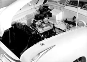 Borgward 1500 Hansa Sport Cabriolet (1952) - Der Blick unter die Motorhaube zeigt den 1.5 Liter Sportmotor mit zwei Vergasern