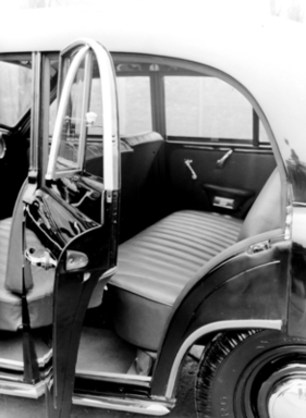 Borgward Hansa 1500 (1950) - In den Fond kann man problemlos und elegant einsteigen.