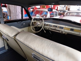 Borgward Hansa 2400 Pullman-Limousine (1955) – Blick auf den Platz des Chauffeurs – Zu Besuch in der Sammlung Hilker (1955)