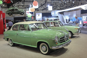 Bild Borgward Isabella (1955) - neben dem BMW 1500 ("Neue Klasse") als Limousinen-Meilensteine der deutschen Nachkriegszeit - Techno Classica 2015