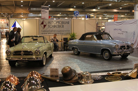 Borgward Isabella (1961) - zwei hübsche Isabella-Cabrios auf dem Stand eines Restaurierungsbetriebes - an der Techno Classica Essen 2012