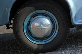 Borgward Isabella Coupé (1960) - auch auf dem Raddeckel gab es einen Rhombus