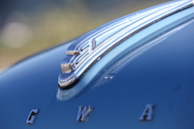 Borgward Isabella Coupé (1960) - die "Kühlerfigur" sieht aus wie ein windschlüpfiger Eisenbahnzug