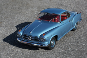 Borgward Isabella Coupé (1960) - die hellblaue Lackierung steht dem Coupé gut