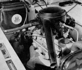 Borgward Isabella Hansamatic (1960) – Motorraum mit doppeltem Gasgestänge