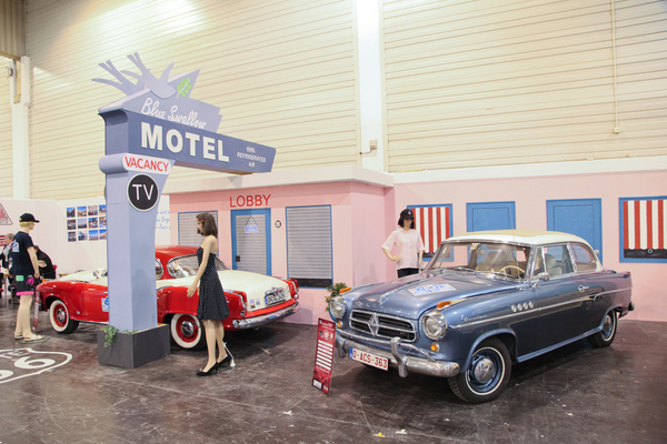 Bild Borgward Isabella beim Motel - Techno Classica Essen 2018