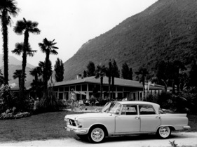 Borgward P 100 (1960) - standesgemäss parken