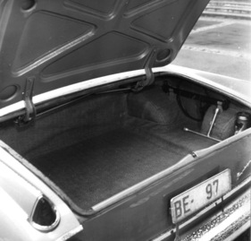 Borgward P 100 (1961) - Blick in den Kofferraum des Langstreckentestwagens