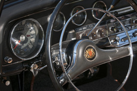 Borgward P 100 (1961) - Borgward-Wappen in der Lenkradmitte_DSC2837 (1961)