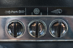 Borgward P 100 (1961) - schön gestaltete Schalter, moderne Piktogramme