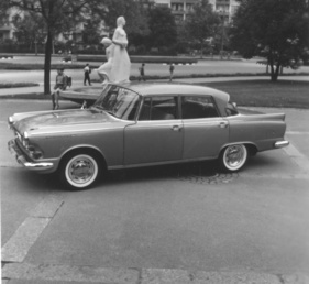 Borgward P 100 (1961 - von schräg vorne links gesehen