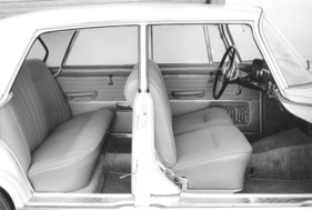 Borgward P 100 (1962) - demontierte Türen an diesem Demonstrationsobjekt - sechs Sitzplätze
