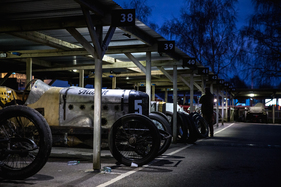 Boxen-Atmosphäre am Abend - Goodwood Members Meeting 2016