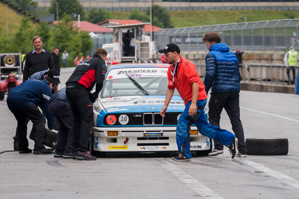 Bild: Boxenstopp eines BMW M3 - Tourenwagen Classics auf dem Salzburgring am 10. bis 12. Juli 2020