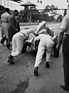 Boxenstopp, nachdem Caracciola ausgefallen ist, tankt Fagioli in der zehnten Runde - Coppa Acerbo bei Pescara (1934)