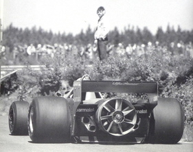 Brabham BT 46B - an Andretti vorbeigesaugt. Der schöne Rücken kann den Lotus-Fahrer und künftigen Weltmeister nicht entzücken