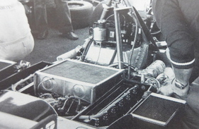 Brabham BT 46B - links und rechts je ein Ölkühler, über dem Motor der Wasserkühler