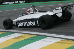 Brabham BT49 (1981) - Nelson Piquet dreht Demonstrationsrunden beim Grand Prix von Brasilien 2011 Brabham BT49 (1981) - Nelson Piquet dreht Demonstrationsrunden beim Grand Prix von Brasilien 2011