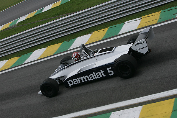 Brabham BT49 (1981) - Nelson Piquet dreht Demonstrationsrunden beim Grand Prix von Brasilien 2011