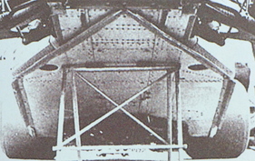 Brabham Typ 44 von 1975 - noch vor Chapmans Wing- Car erzeugte Murray mit diesen Schürzen einen kleinen Bodeneffekt (Unterdruck)