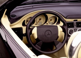Brabus SLK V8 (1997) – Lenkrad mit Farbakzenten und ergonomisch geformtem Kranz Brabus SLK V8 (1997) – Lenkrad mit Farbakzenten und ergonomisch geformtem Kranz