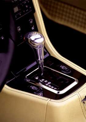 Brabus SLK V8 (1997) – Polierter Aluminium-Wählhebel für die Fünfgang-Automatik
