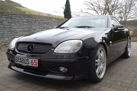 Brabus SLK V8 (1997) – Vervollständigt: Kühlergrill mit geschwärztem Stern