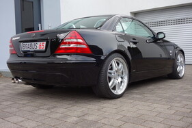 Brabus SLK V8 (1997) – stämmiger Auftritt dank 255er-Reifen auf der Hinterachse