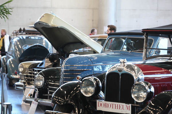 Bild Breites Angebot an der Versteigerung von Dorotheum - Classic Expo Salzburg 2019