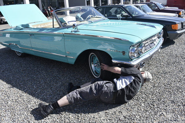 Adjusting the brakes on the 1963 Mercury Monterey - Klassikwelt Bodensee 2017