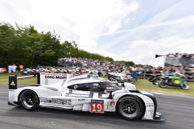 Bild Brendon Hartley im 2015-Le-Mans-Sieger Porsche 919 Hybrid - Goodwood Festival of Speed 2015