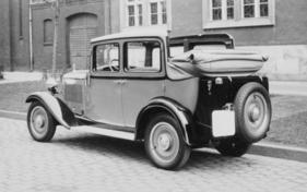 Brennabor Juwel 8 (1930) - 4-5 Sitzer Cabriolet mit geöffnetem Verdeck. Brennabor Juwel 8 (1930) - 4-5 Sitzer Cabriolet mit geöffnetem Verdeck.