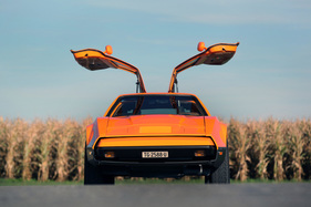 Bricklin SV-1 (1974) - von vorne wirkt er breit und muskulös