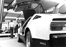 Bricklin SV-1 (1975) - weil sie seitlich zuweit vorsteht und bei einem Unfall den Ausstieg verhindern können, erhält die Flügeltüre noch nicht den Segen der Zulassungsbehörde - Genfer Automobilsalon 1975