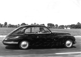 Bristol 401 (1950) - aerodynamische Studien auf der Brabazon Flugzeuglandepiste - mit Bändern werden die Verwirbelungen angezeigt