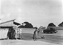 Bristol 401 (1950) - es ist vollbracht, der Bristol beendet die letzte Runde seiner Rekordfahrt in Montlhéry, 104,78 Meilen pro Stunde schnell