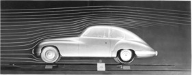 Bristol 401 (1951) - im Windkanal, Rauchstreifen zeigen die Luftströmung und die Verwirbelungen