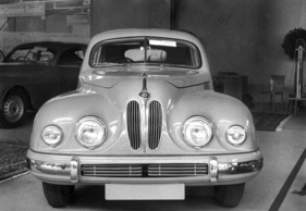 Bristol 401 (1952) - verschiedene Detailverbesserungen an diesem Wagen, dessen Karosserie mit Lizenz von Touring gebaut wird
