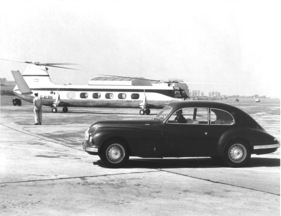 Bristol 403 (1953) - im Hintergrund der Bristol Twin Rotor Type 173 Helikopter