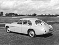 Bristol 405 Saloon (1954) - der Radstand der viertürigen Variante des 405 Sports Coupé war 18 Zoll länger, der Saloon wurde erstmals1954 an der Earls Court Motor Show gezeigt