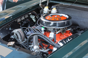 Bristol 411 (1972) - Blick unter die Motorhaube - V8-/I6-Hybridtreffen in der Motorworld Kemptthal 2021