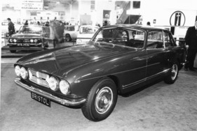 Bristol 411 (1973) - an der London Motor Show, im Hintergrund ein Reliant Scimitar
