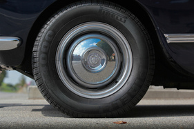 Bristol 411 (1973) - diese Reifen federn noch mit