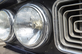 Bristol 411 (1973) - riesige Doppelscheinwerfer von Lucas