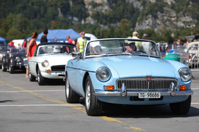 Briten bei der Abreise - vorne ein MG B - British Car Meeting in Mollis am 28. August 2016