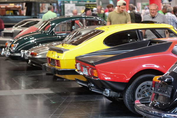 Bild: Britisch, deutsch oder italienisch? Angebotene Fahrzeuge von De Tomaso, Ford, Jaguar und Co auf dem Privatmarkt - Classic Expo Salzburg 2019