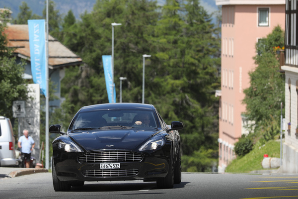 Britische Autos wie diesen modernen Aston Martin gab es auch ausserhalb des Teilnehmerfeldes - 31. British Classic Car Meeting St. Moritz 2025