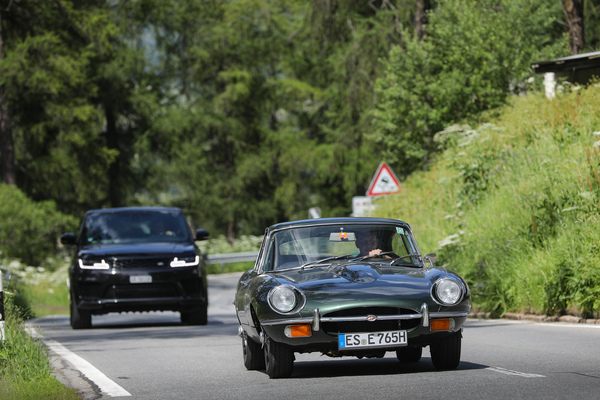 Britische Autos wie dieses Jaguar E-Type Coupé gab es auch ausserhalb des Teilnehmerfeldes - 31. British Classic Car Meeting St. Moritz 2025